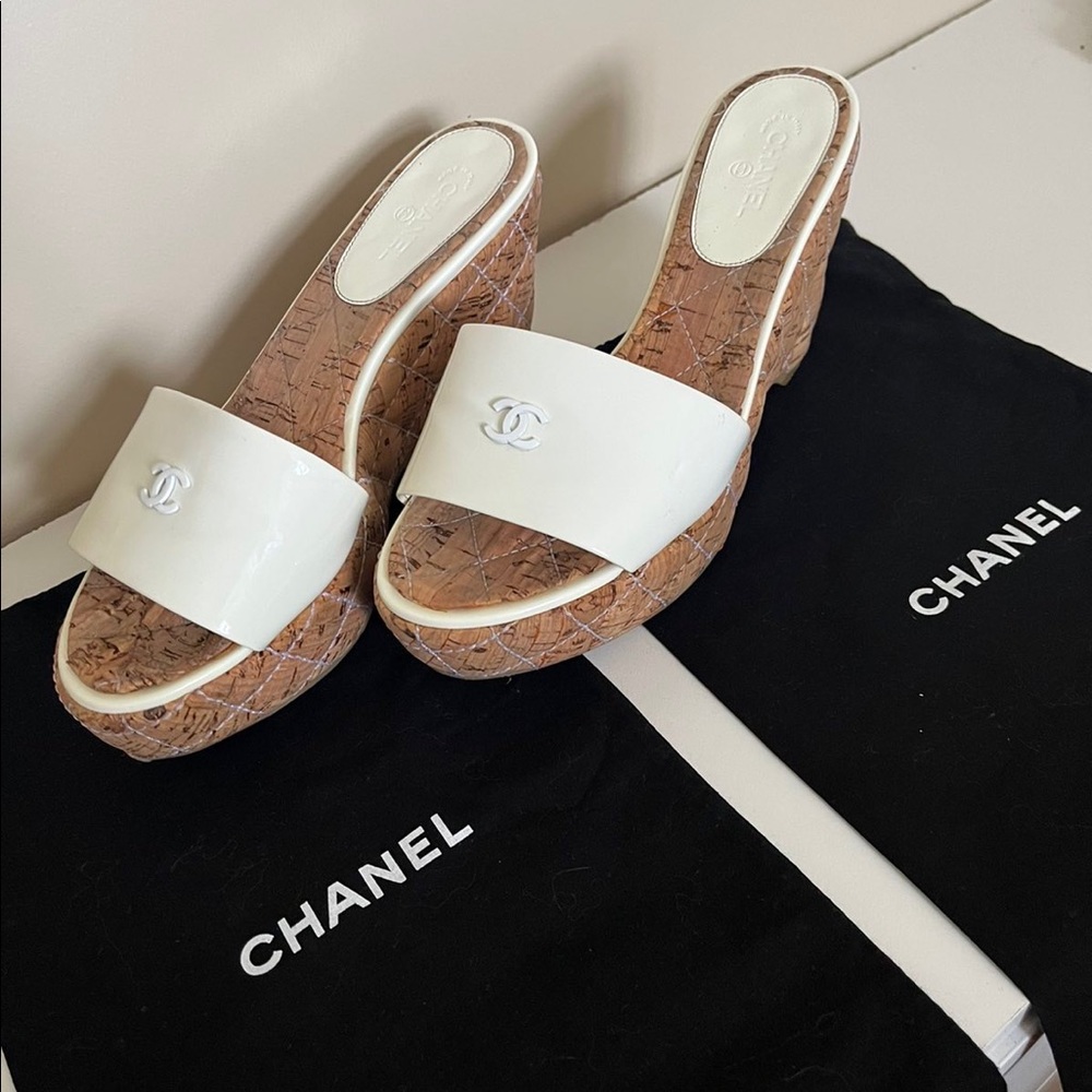 CHANEL patent leather sandals